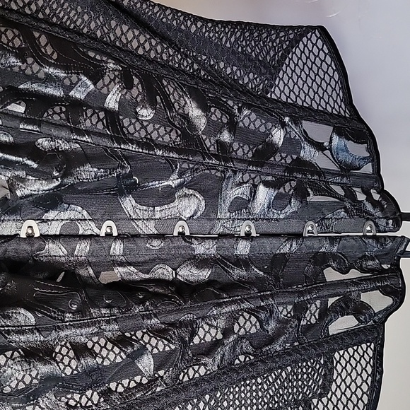 Black Mesh Corset/Bustier - Picture 6 of 8